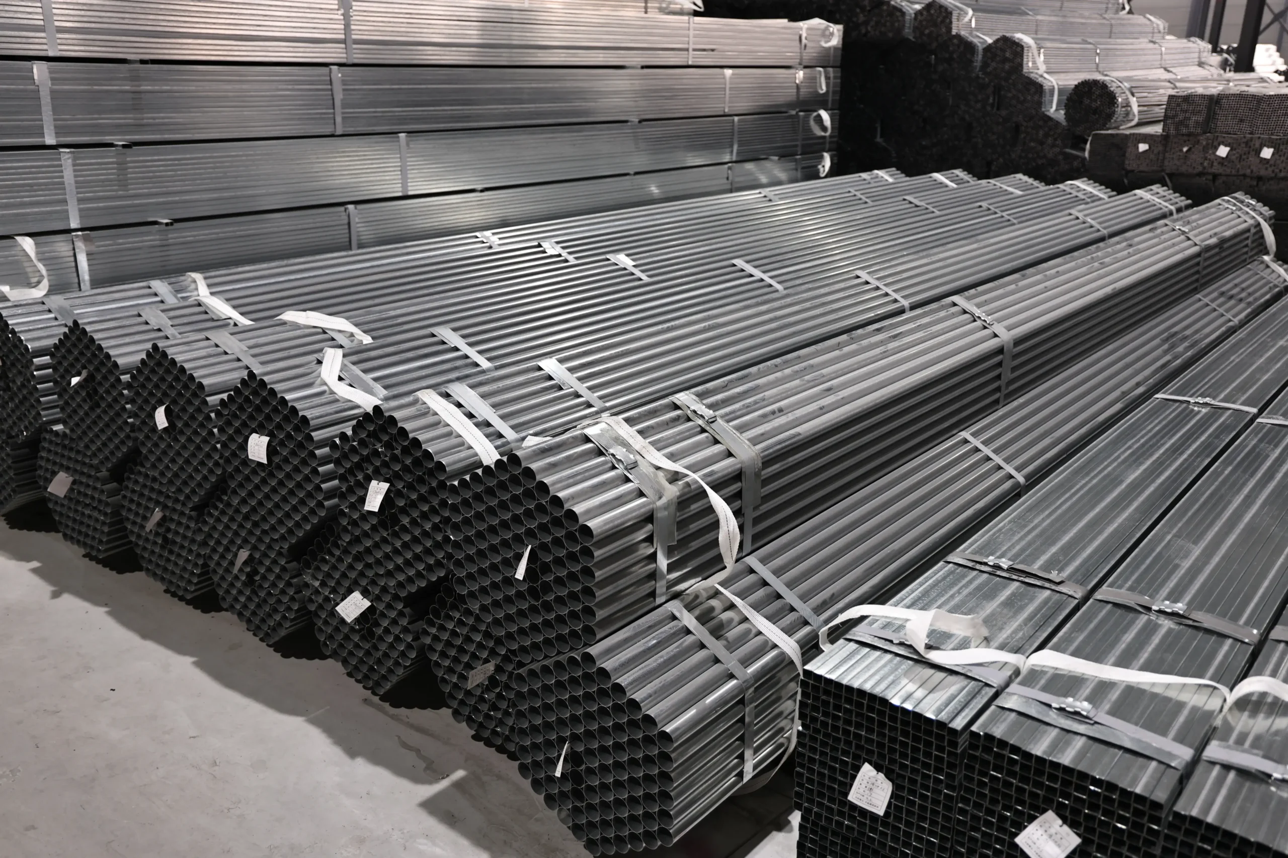 Bundled galvanized tubes ready for shipment